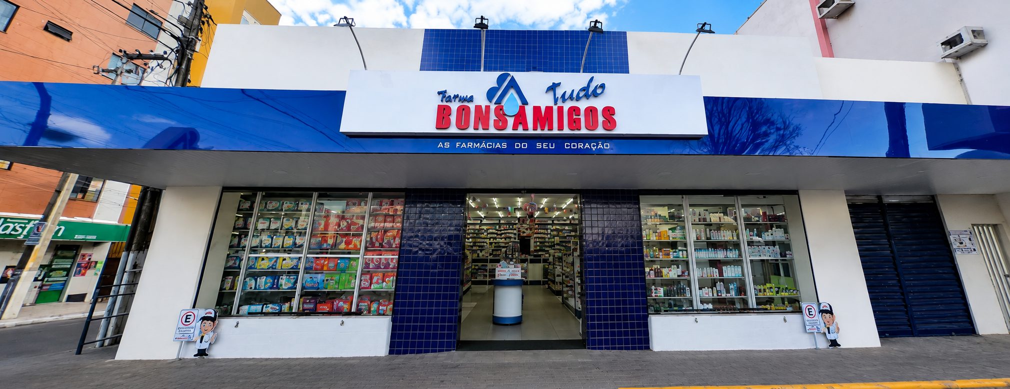 Fachada da Farma Tudo Bons Amigos, Av. Anastácio Braga, 560, Centro, Itapipoca-CE